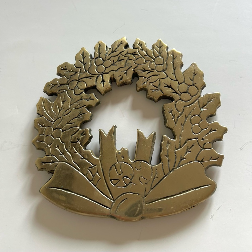 Vintage Brass Holiday Wreath Ornament Trivet